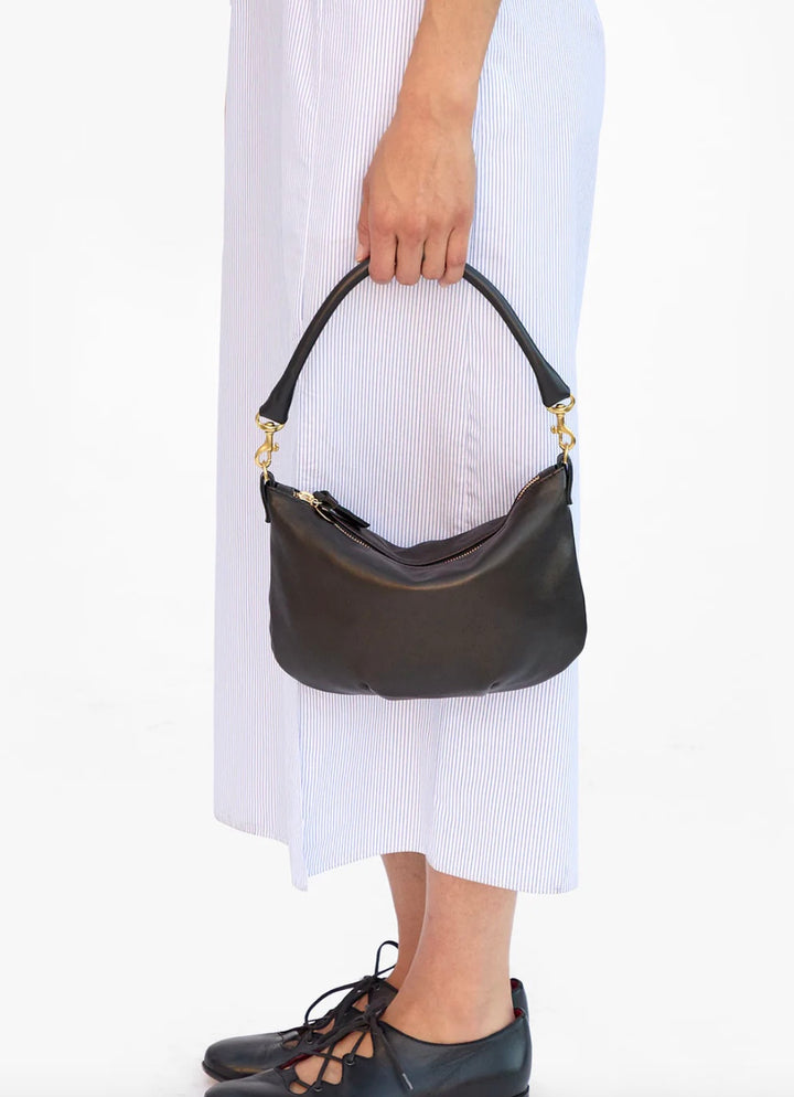 Clare V. Petit Moyen Messenger